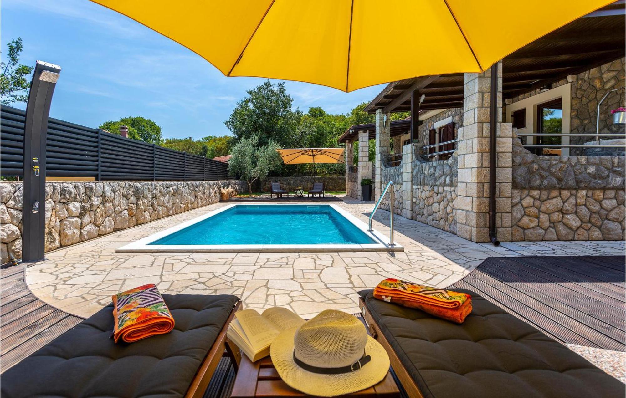 Nice Home In Lakmartin With Outdoor Swimming Pool Eksteriør billede