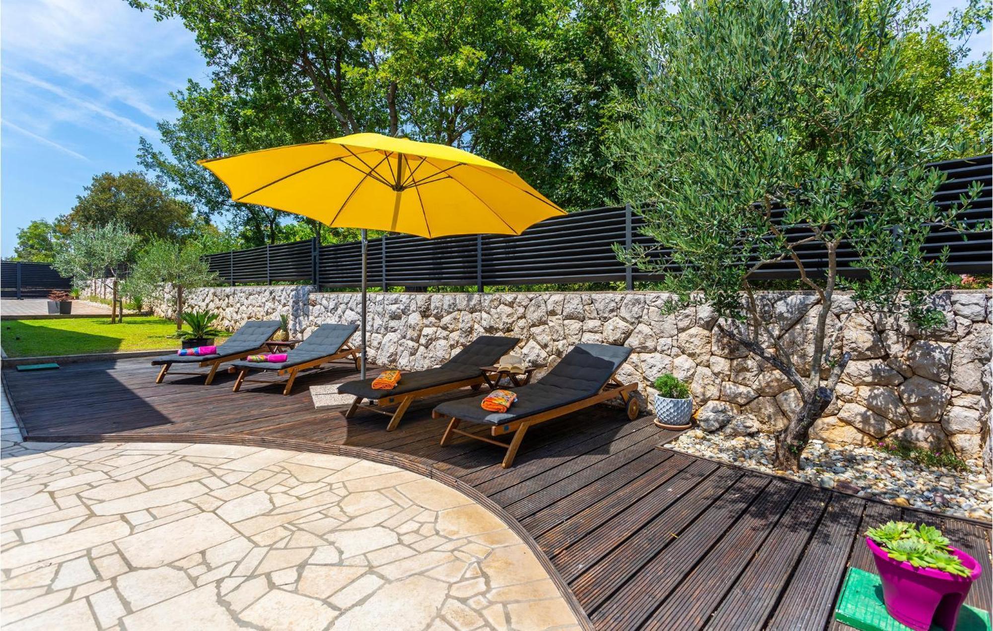 Nice Home In Lakmartin With Outdoor Swimming Pool Eksteriør billede