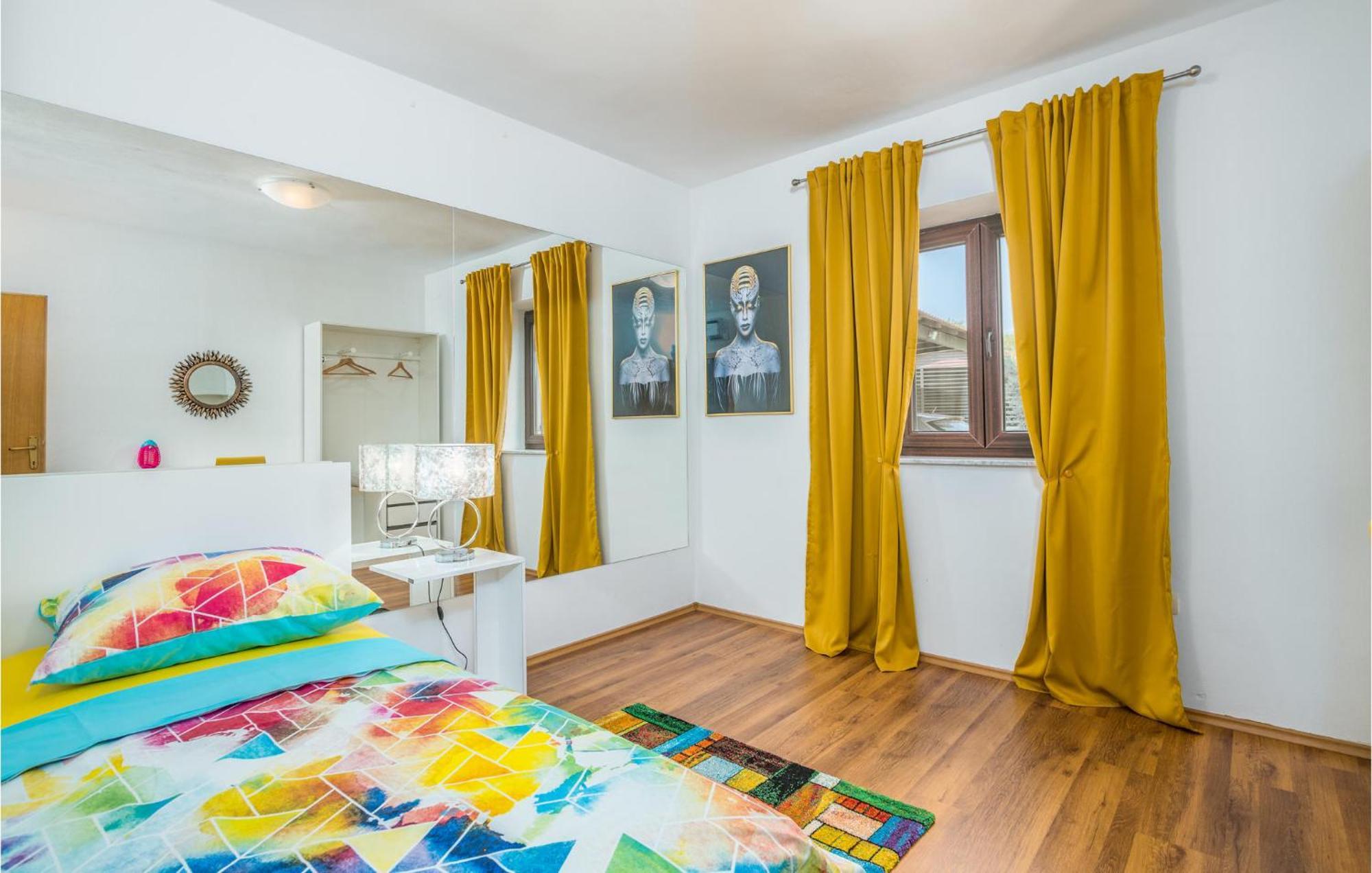 Nice Home In Lakmartin With Outdoor Swimming Pool Eksteriør billede